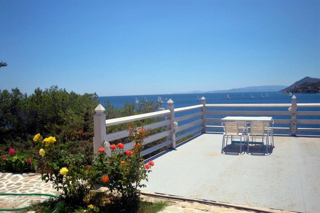 Kavos Bay Seafront Hotel Agia Marina  Zewnętrze zdjęcie