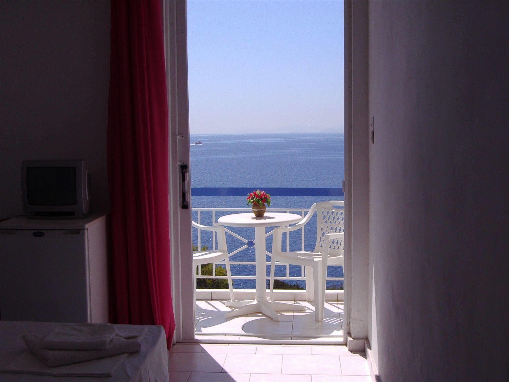 Kavos Bay Seafront Hotel Agia Marina  Zewnętrze zdjęcie